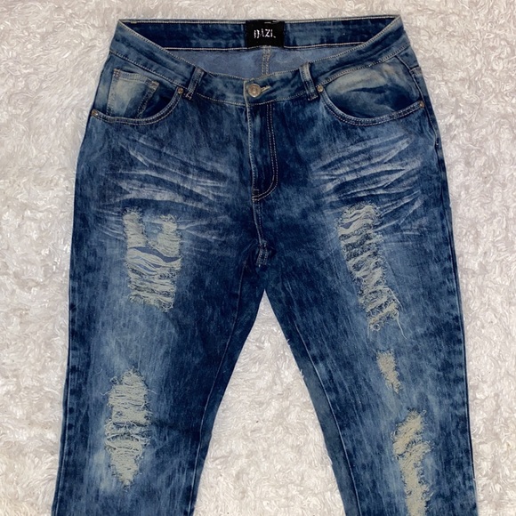 Women’s DAZL  Distressed Jeans - Picture 2 of 11
